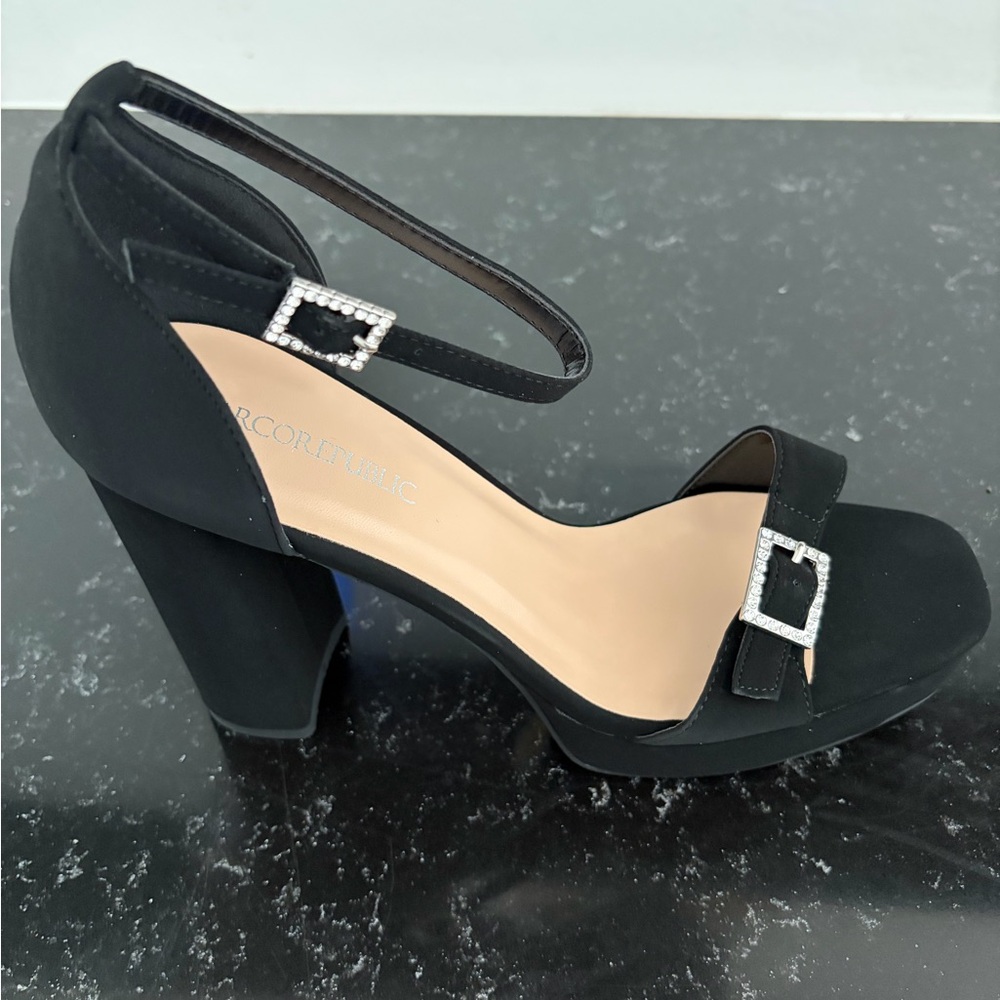 BRAND NEW Women's Black Rhinestone Buckle Block Heel Sandals